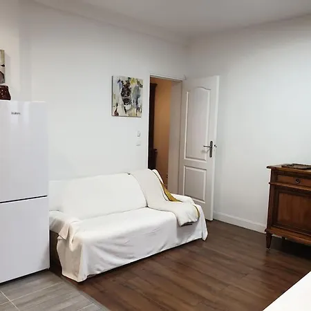 Charming & Practical Near Paris Apartamento *