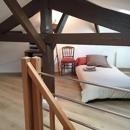 Charming & Practical Near Paris Lejlighed