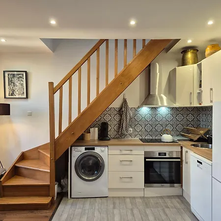 Charming & Practical Near Paris Apartamento