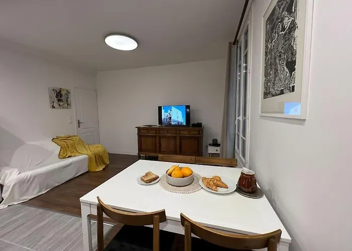 Charming & Practical Near Paris Appartement *